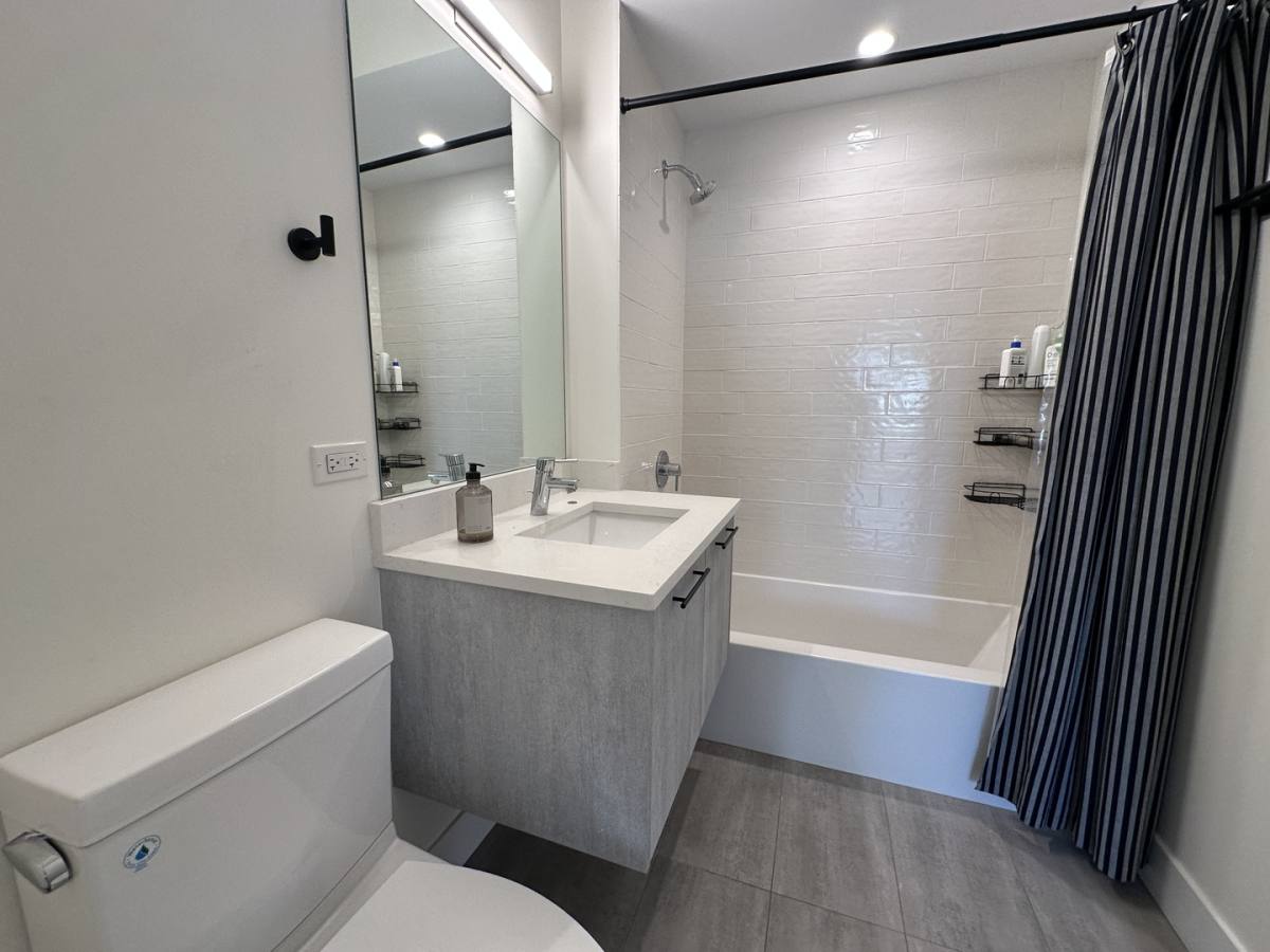 Apartment for rent at 550 N Ogden Ave #2S, Chicago, IL 60642