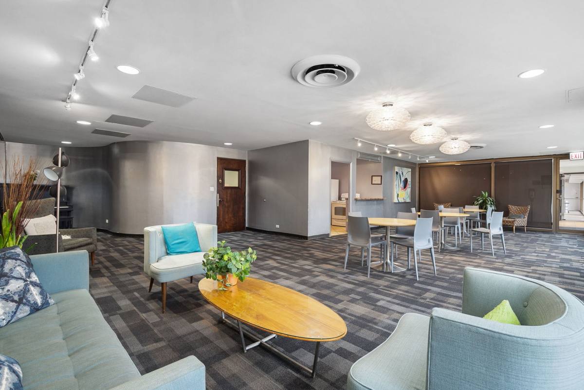 Apartment for rent at 4343 N Clarendon Ave #911, Chicago, IL 60613