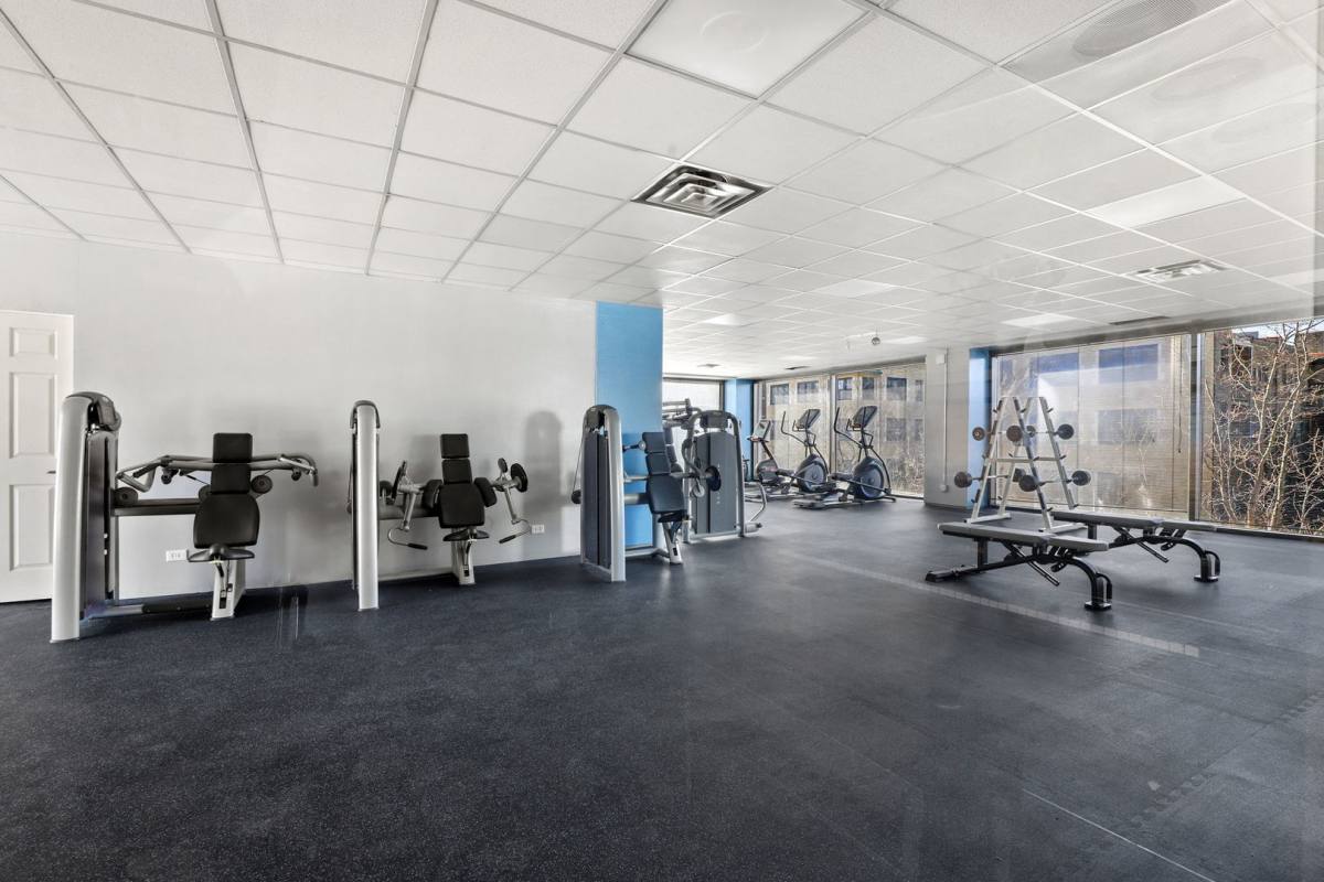 Apartment for rent at 4343 N Clarendon Ave #911, Chicago, IL 60613