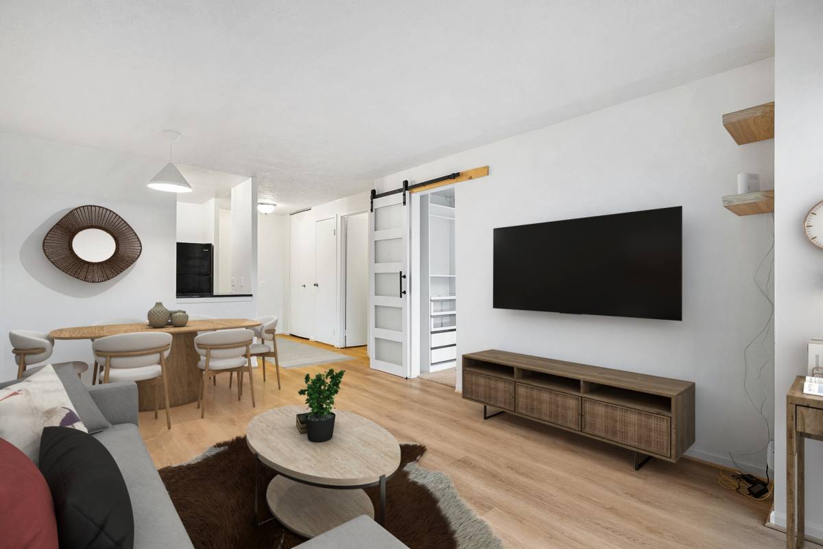Apartment for rent at 4343 N Clarendon Ave #911, Chicago, IL 60613