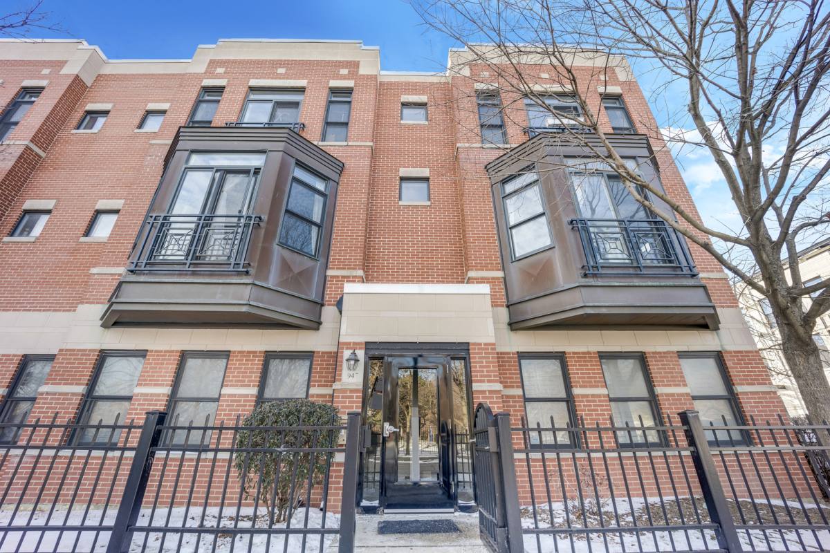 Condo for rent at 947 W 14th Place #3A, Chicago, IL 60608