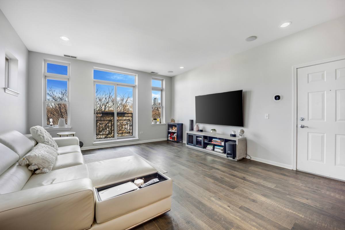 Condo for rent at 947 W 14th Place #3A, Chicago, IL 60608