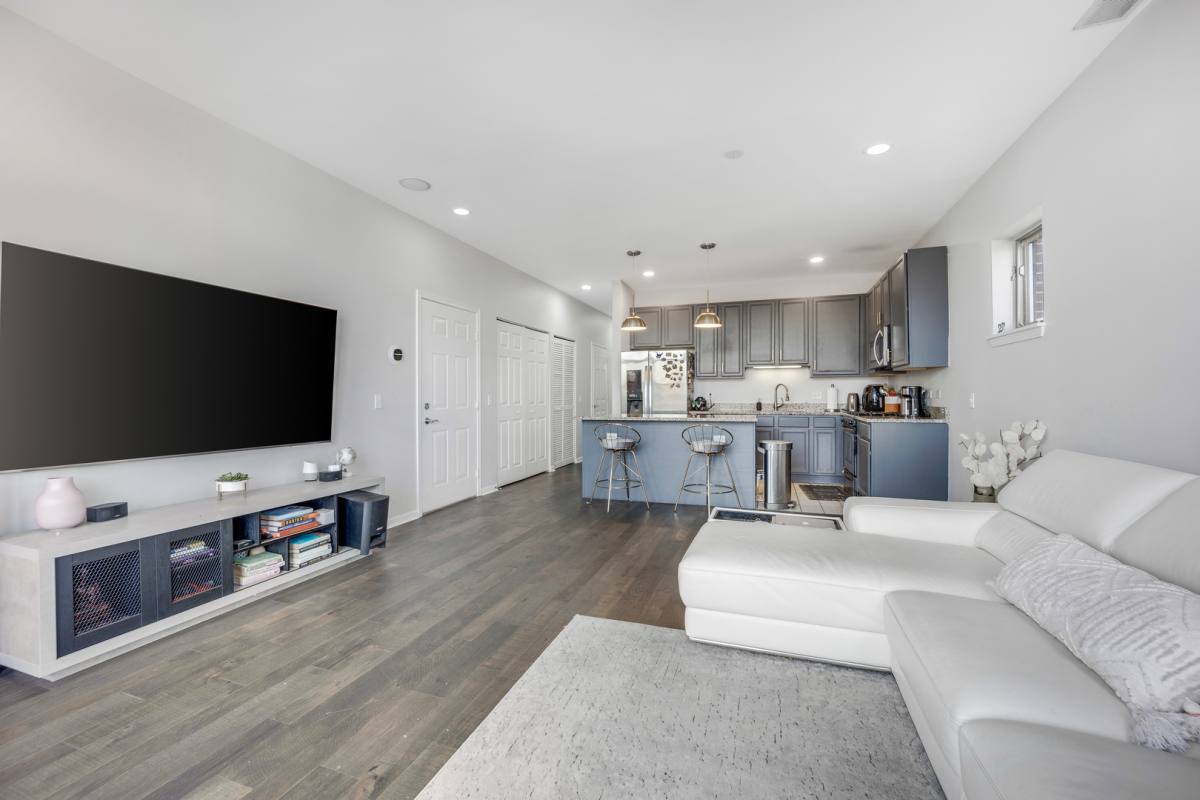 Condo for rent at 947 W 14th Place #3A, Chicago, IL 60608