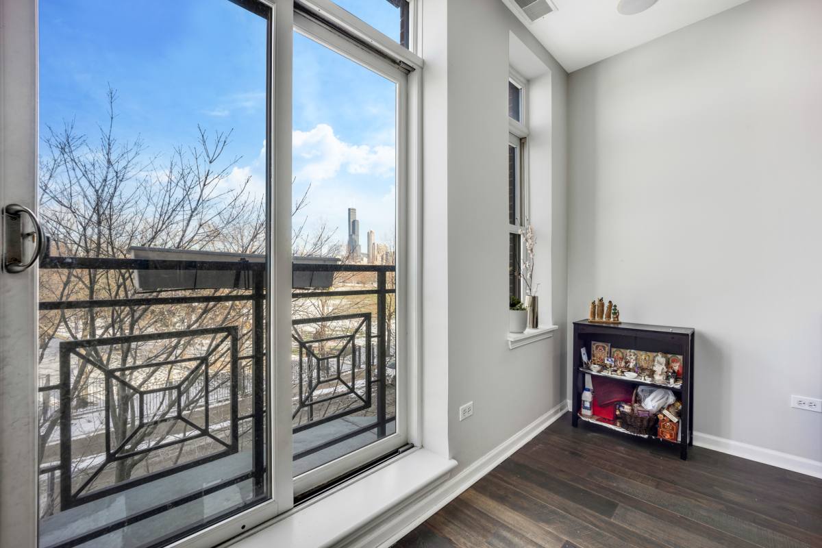Condo for rent at 947 W 14th Place #3A, Chicago, IL 60608