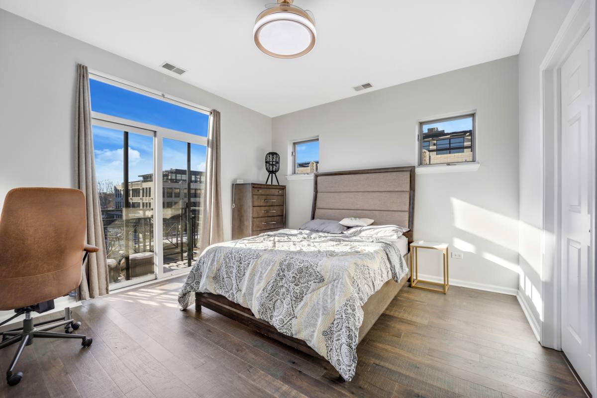 Condo for rent at 947 W 14th Place #3A, Chicago, IL 60608