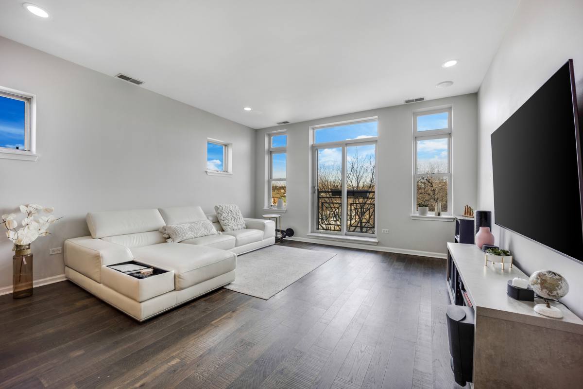Condo for rent at 947 W 14th Place #3A, Chicago, IL 60608