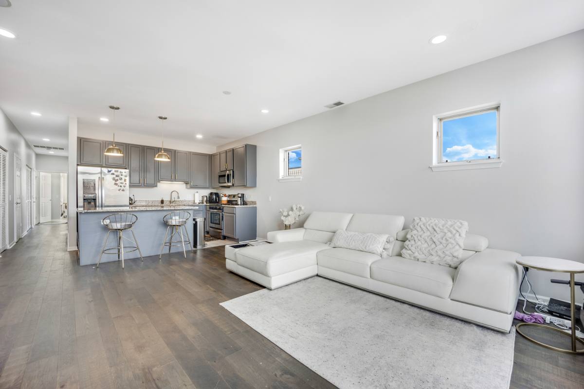 Condo for rent at 947 W 14th Place #3A, Chicago, IL 60608