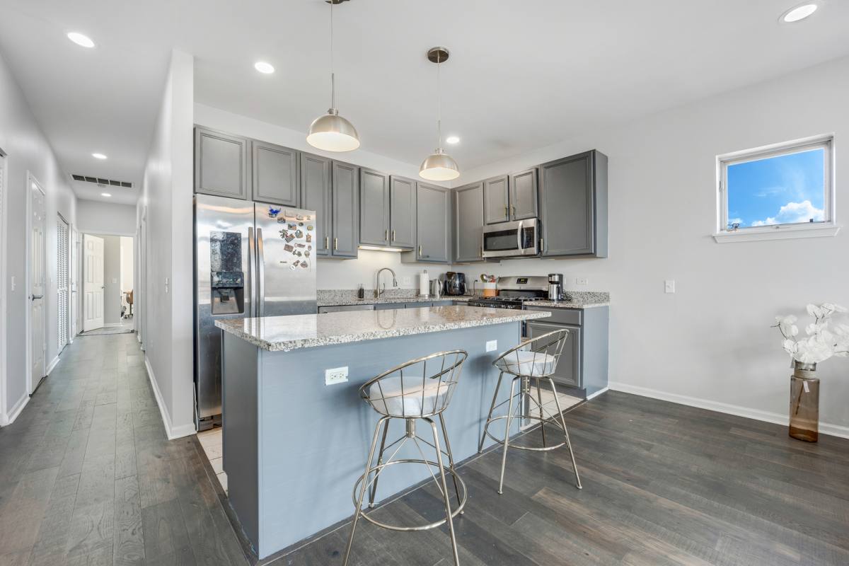 Condo for rent at 947 W 14th Place #3A, Chicago, IL 60608