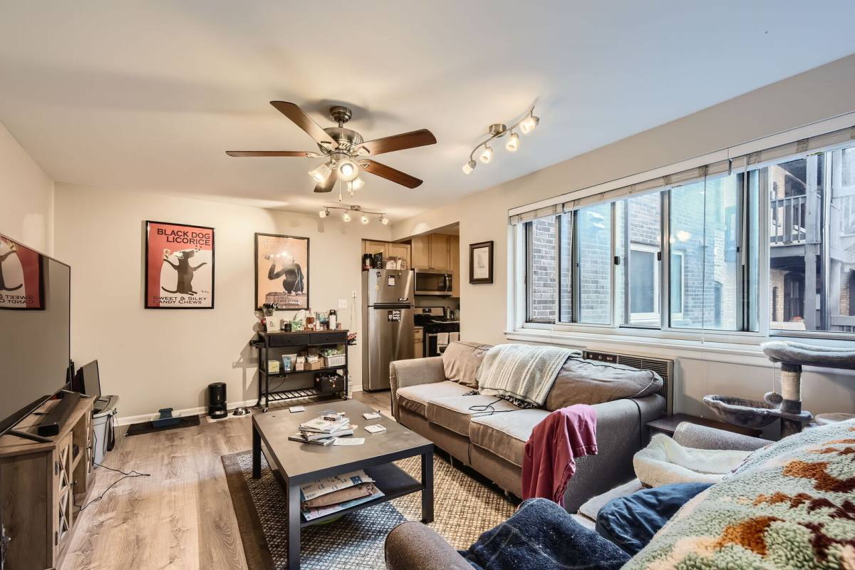 Apartment for rent at 644 W Arlington Place #2J, Chicago, IL 60614