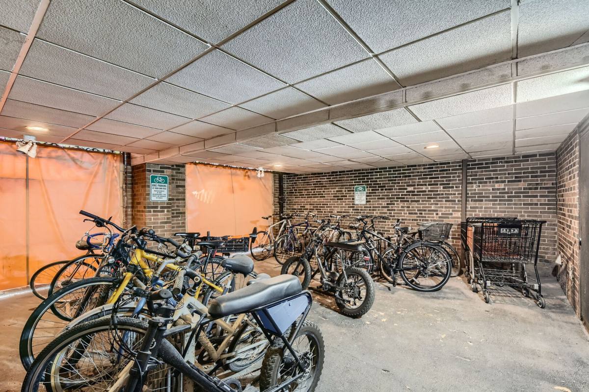 Apartment for rent at 644 W Arlington Place #2J, Chicago, IL 60614