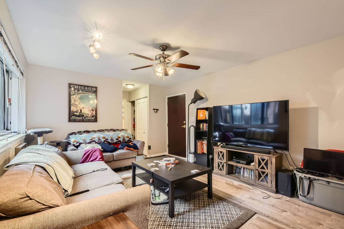 Apartment for rent at 644 W Arlington Place #2J, Chicago, IL 60614