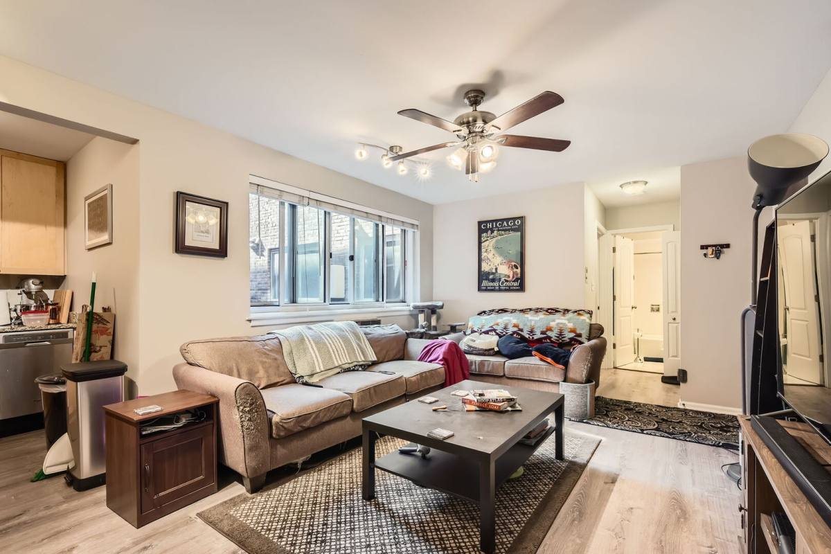 Apartment for rent at 644 W Arlington Place #2J, Chicago, IL 60614
