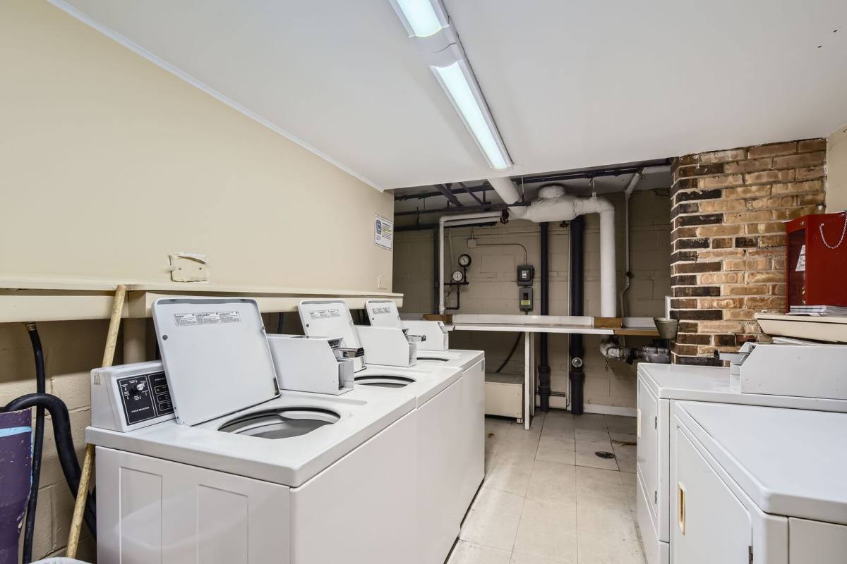 Apartment for rent at 644 W Arlington Place #2J, Chicago, IL 60614