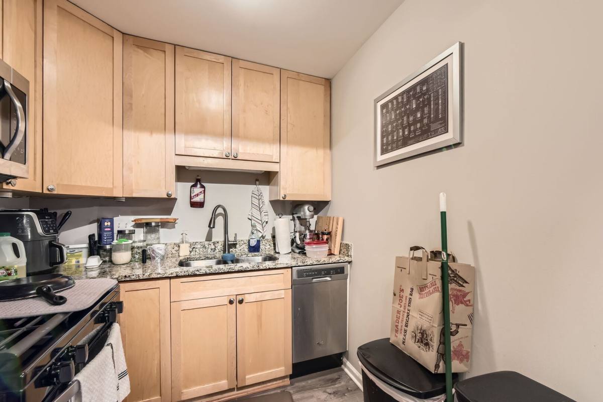 Apartment for rent at 644 W Arlington Place #2J, Chicago, IL 60614
