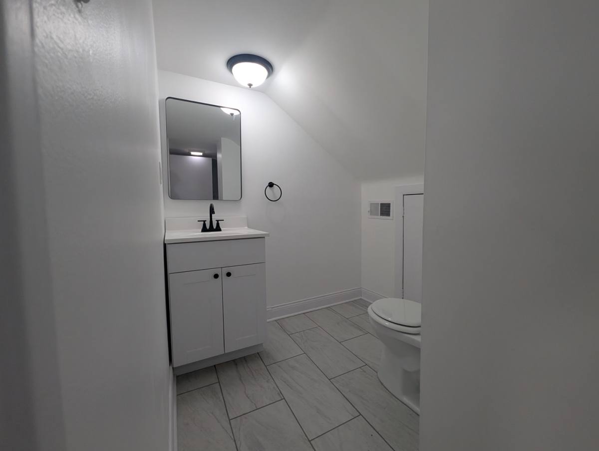 Apartment for rent at 1520 W Melrose St #2F, Chicago, IL 60657