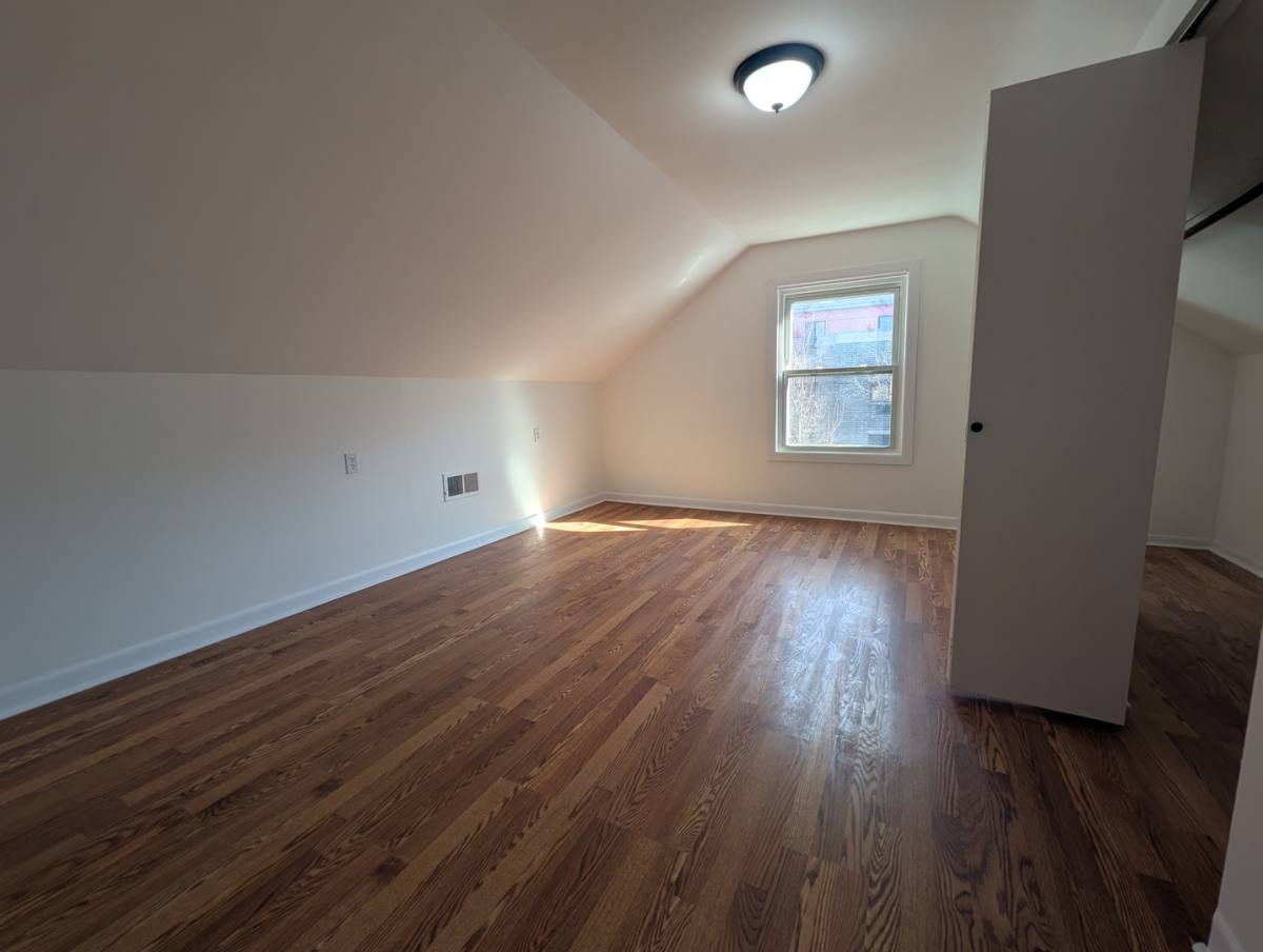 Apartment for rent at 1520 W Melrose St #2F, Chicago, IL 60657