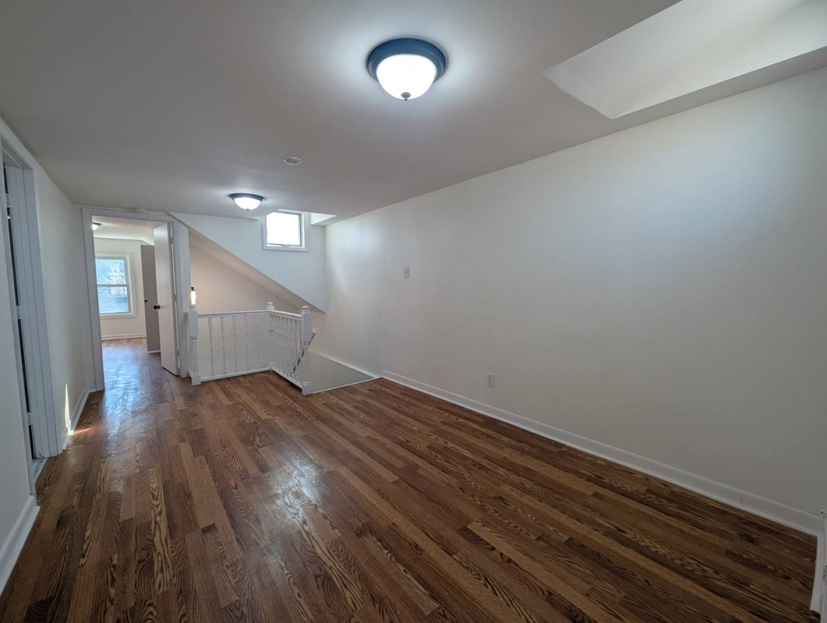 Apartment for rent at 1520 W Melrose St #2F, Chicago, IL 60657
