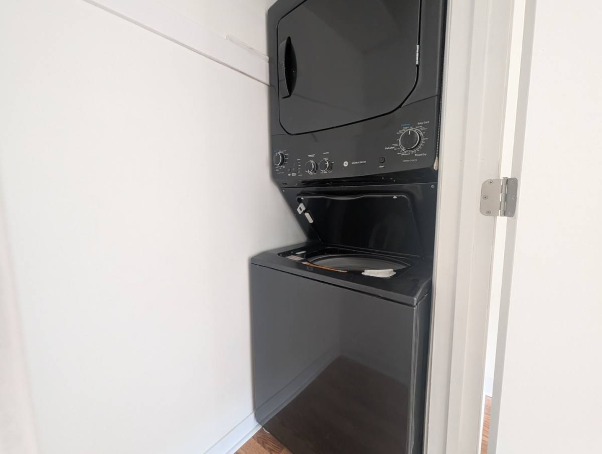 Apartment for rent at 1520 W Melrose St #2F, Chicago, IL 60657
