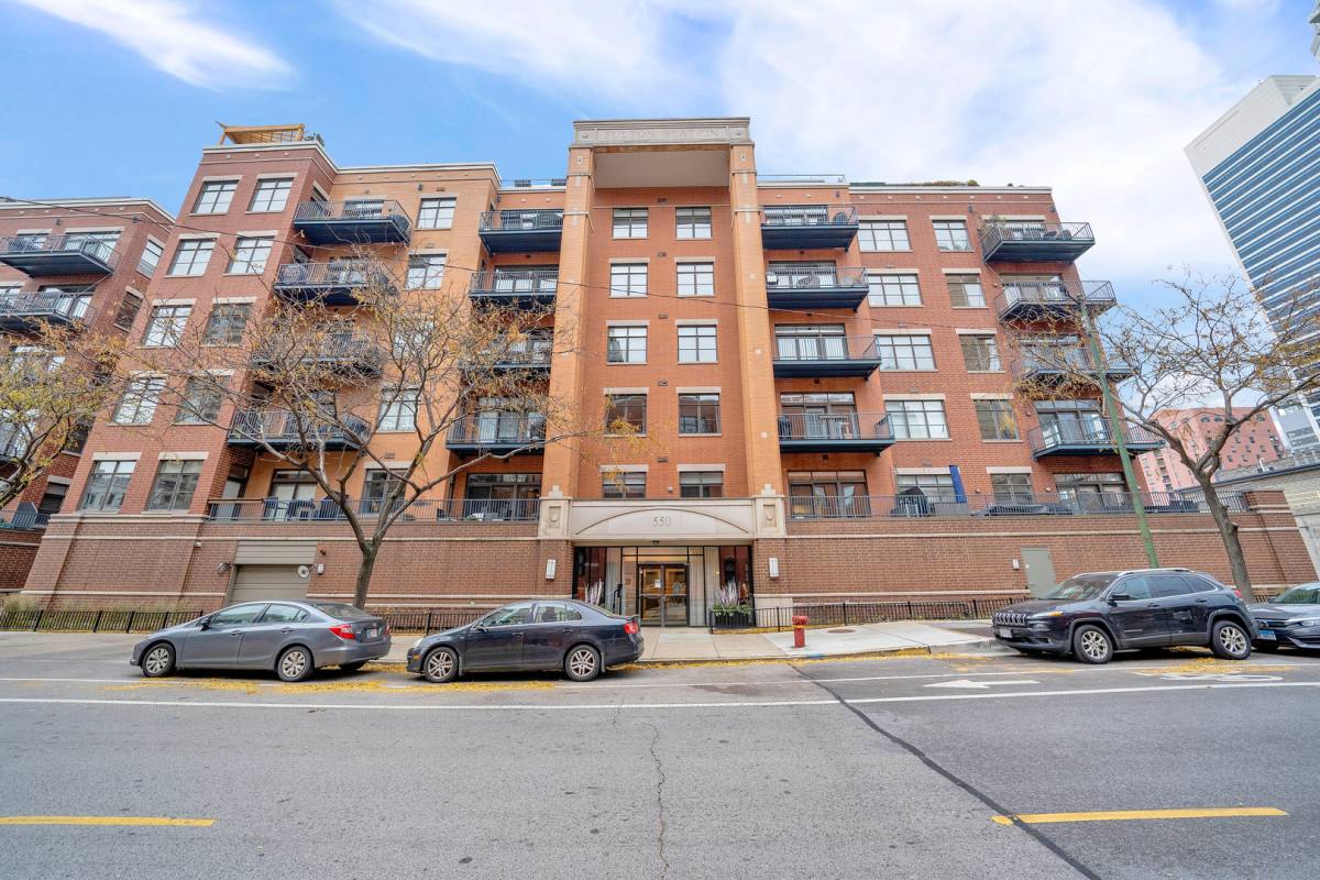 Apartment for rent at 550 W Fulton St #403, Chicago, IL 60661