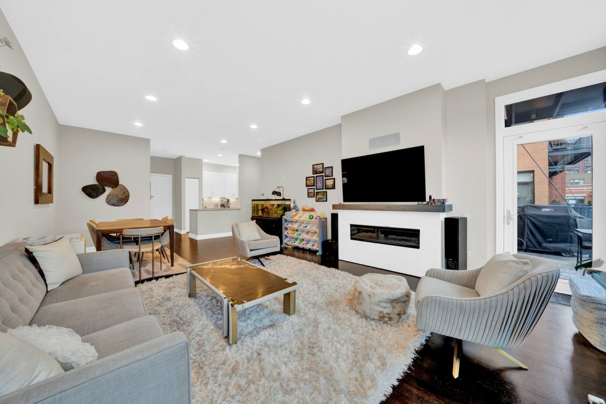 Apartment for rent at 550 W Fulton St #403, Chicago, IL 60661