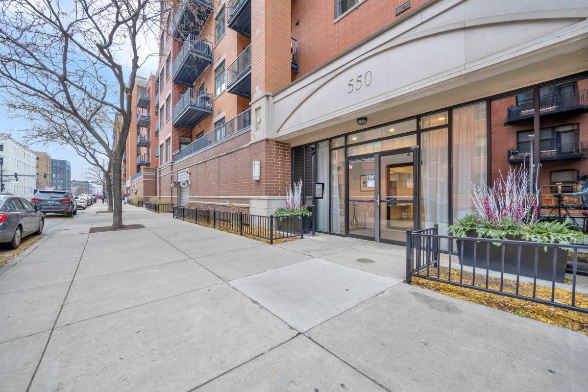 Apartment for rent at 550 W Fulton St #403, Chicago, IL 60661