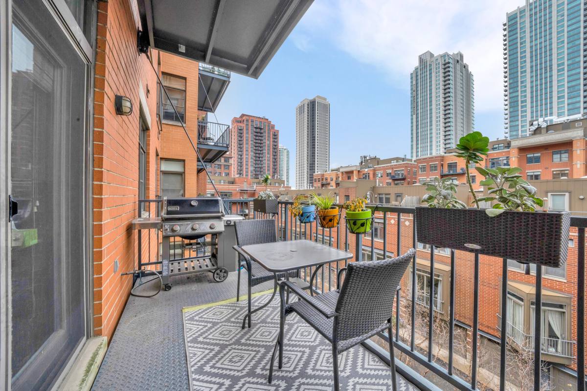 Apartment for rent at 550 W Fulton St #403, Chicago, IL 60661