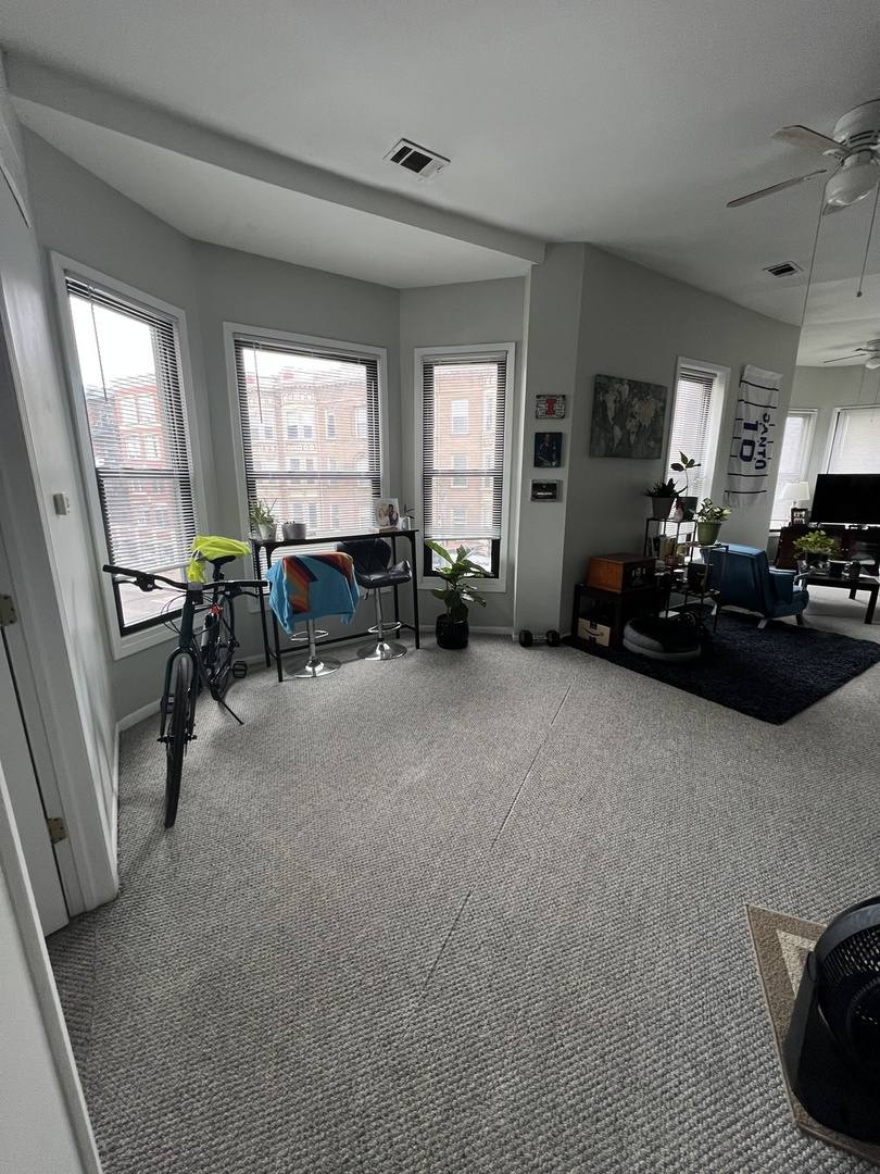 Apartment for rent at 866 W Aldine Ave #3, Chicago, IL 60657