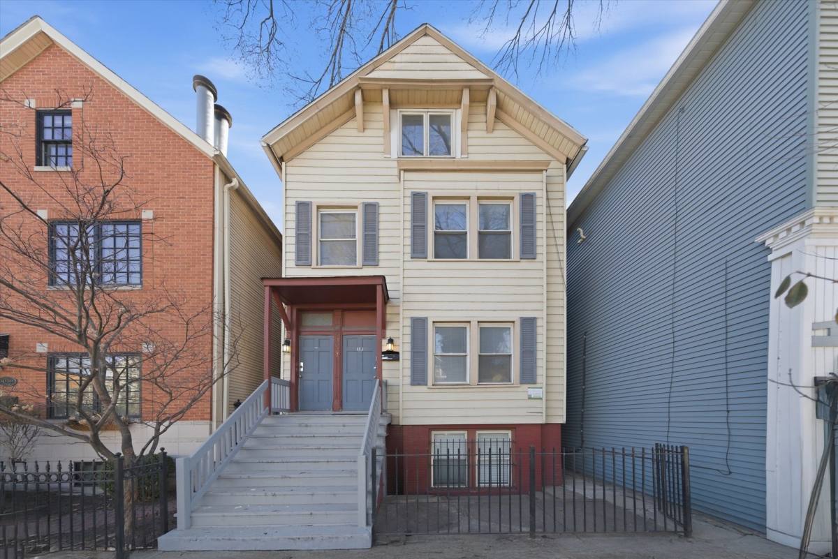 Apartment for rent at 3037 N Southport Ave #2R, Chicago, IL 60657