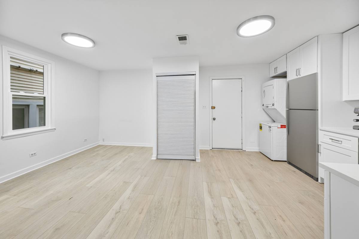 Apartment for rent at 3037 N Southport Ave #2R, Chicago, IL 60657