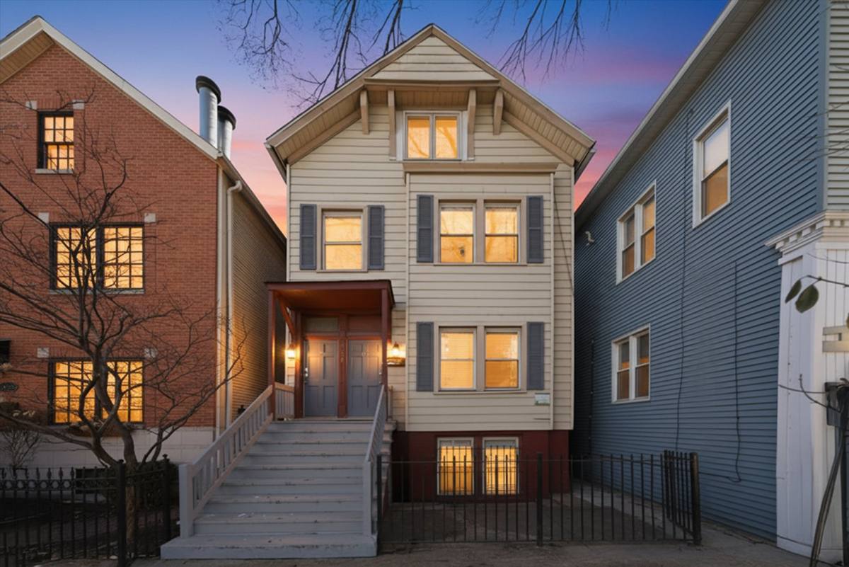 Apartment for rent at 3037 N Southport Ave #2R, Chicago, IL 60657