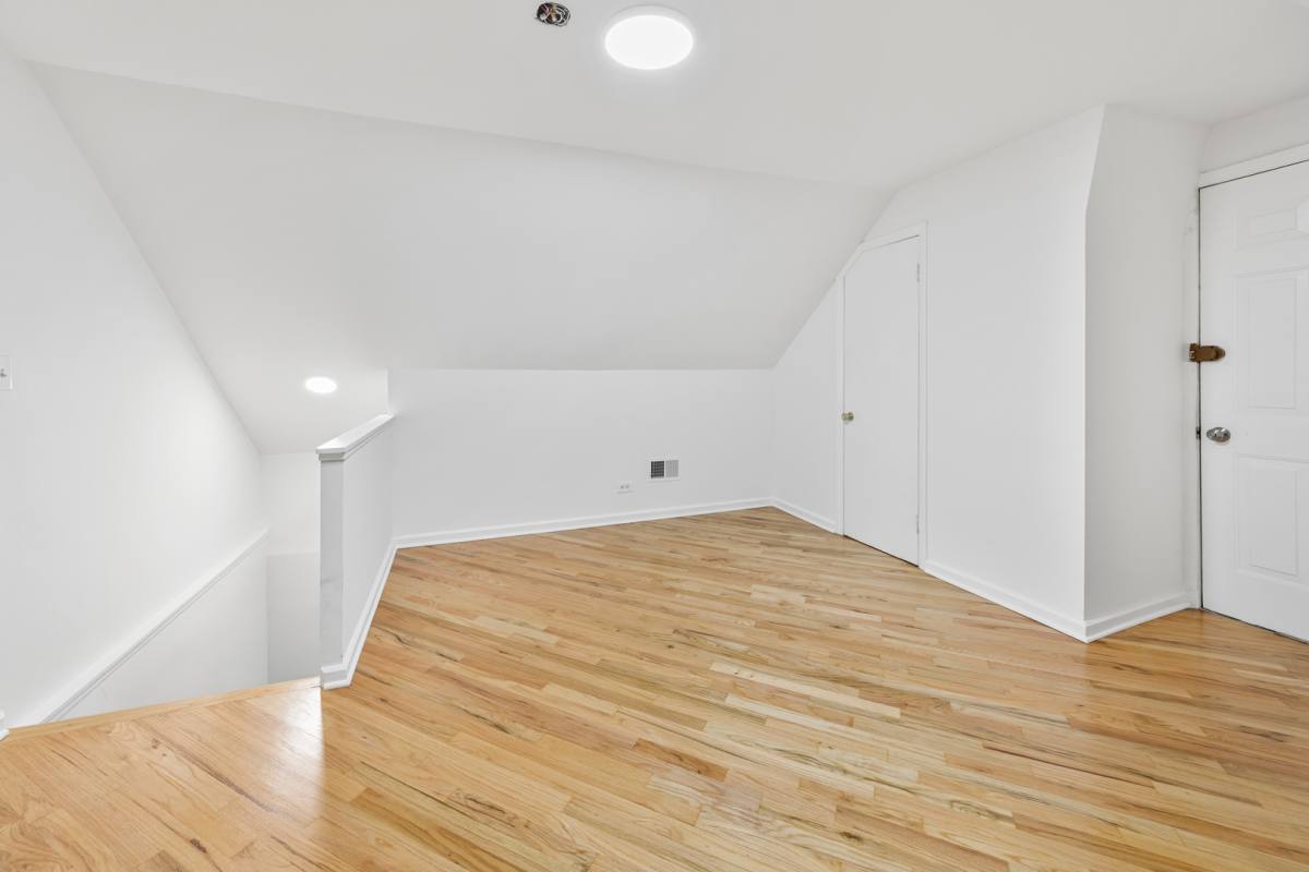 Apartment for rent at 3037 N Southport Ave #2R, Chicago, IL 60657