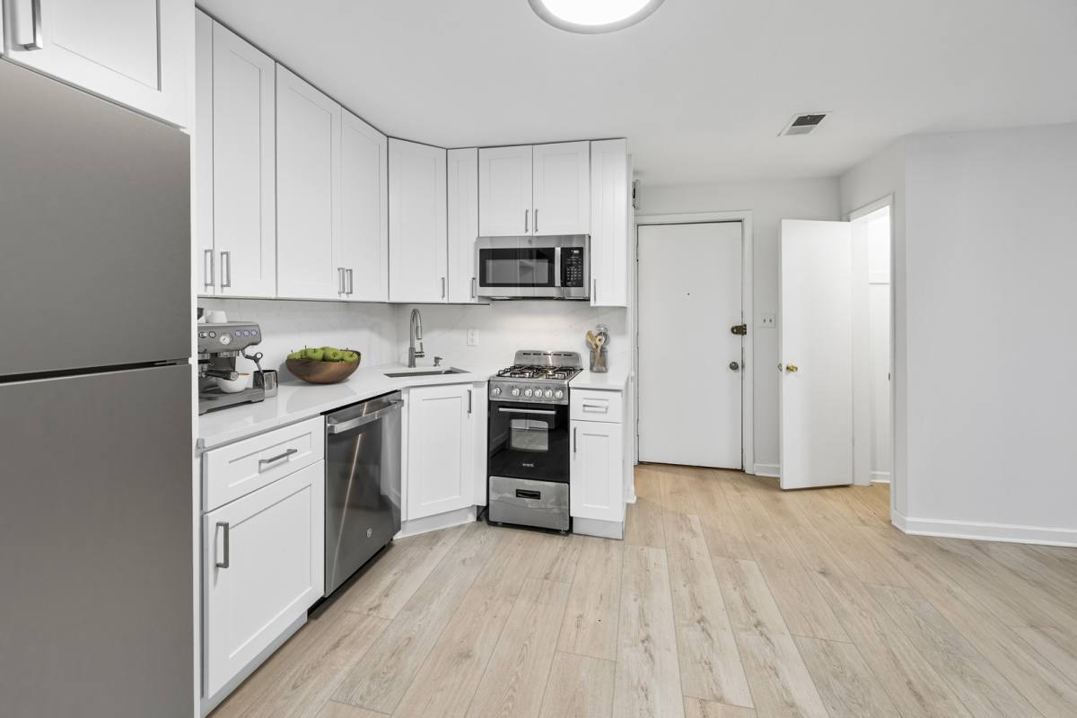 Apartment for rent at 3037 N Southport Ave #2R, Chicago, IL 60657