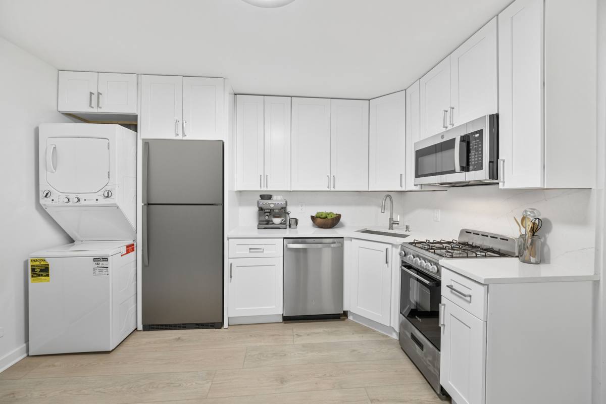 Apartment for rent at 3037 N Southport Ave #2R, Chicago, IL 60657