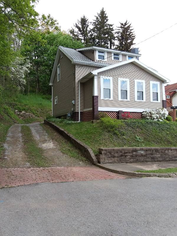 House for rent at 716 Hazel Ave, Ellwood City, PA 16117