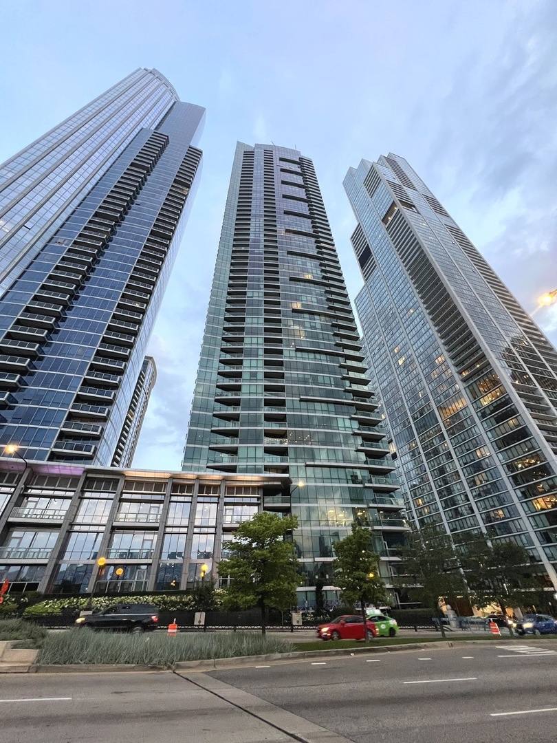 Apartment for rent at 1201 S Prairie Ave #3801, Chicago, IL 60605