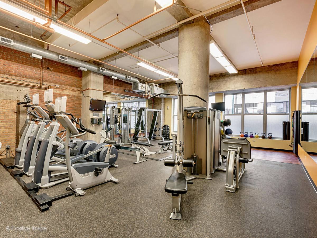 Apartment for rent at 360 10 W Illinois St 10F #10F, Chicago, IL 60654