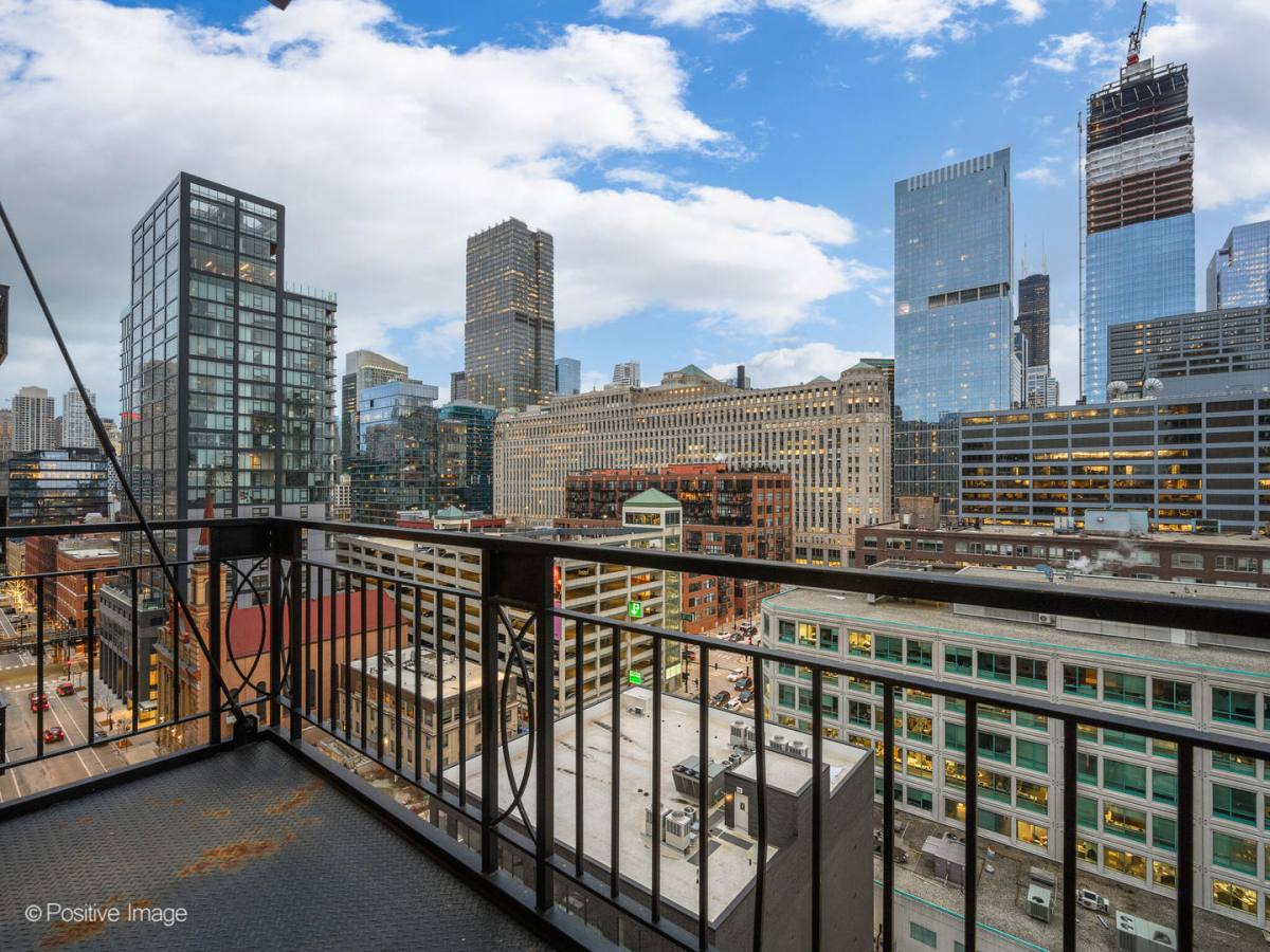 Apartment for rent at 360 10 W Illinois St 10F #10F, Chicago, IL 60654