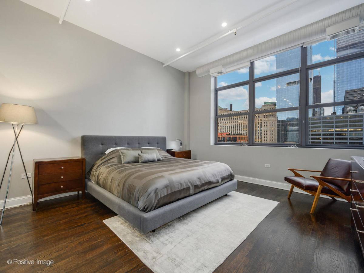 Apartment for rent at 360 10 W Illinois St 10F #10F, Chicago, IL 60654