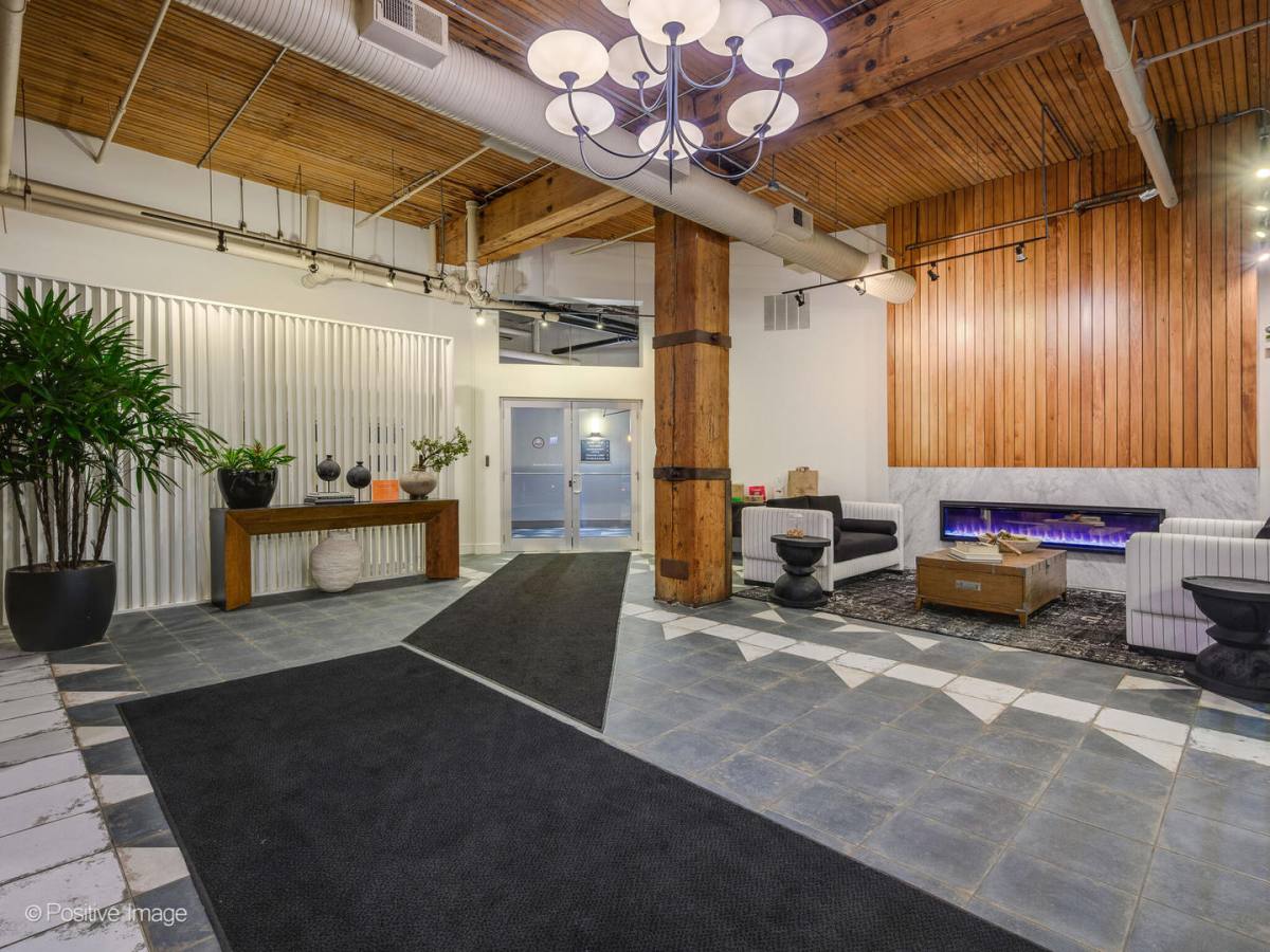 Apartment for rent at 360 10 W Illinois St 10F #10F, Chicago, IL 60654