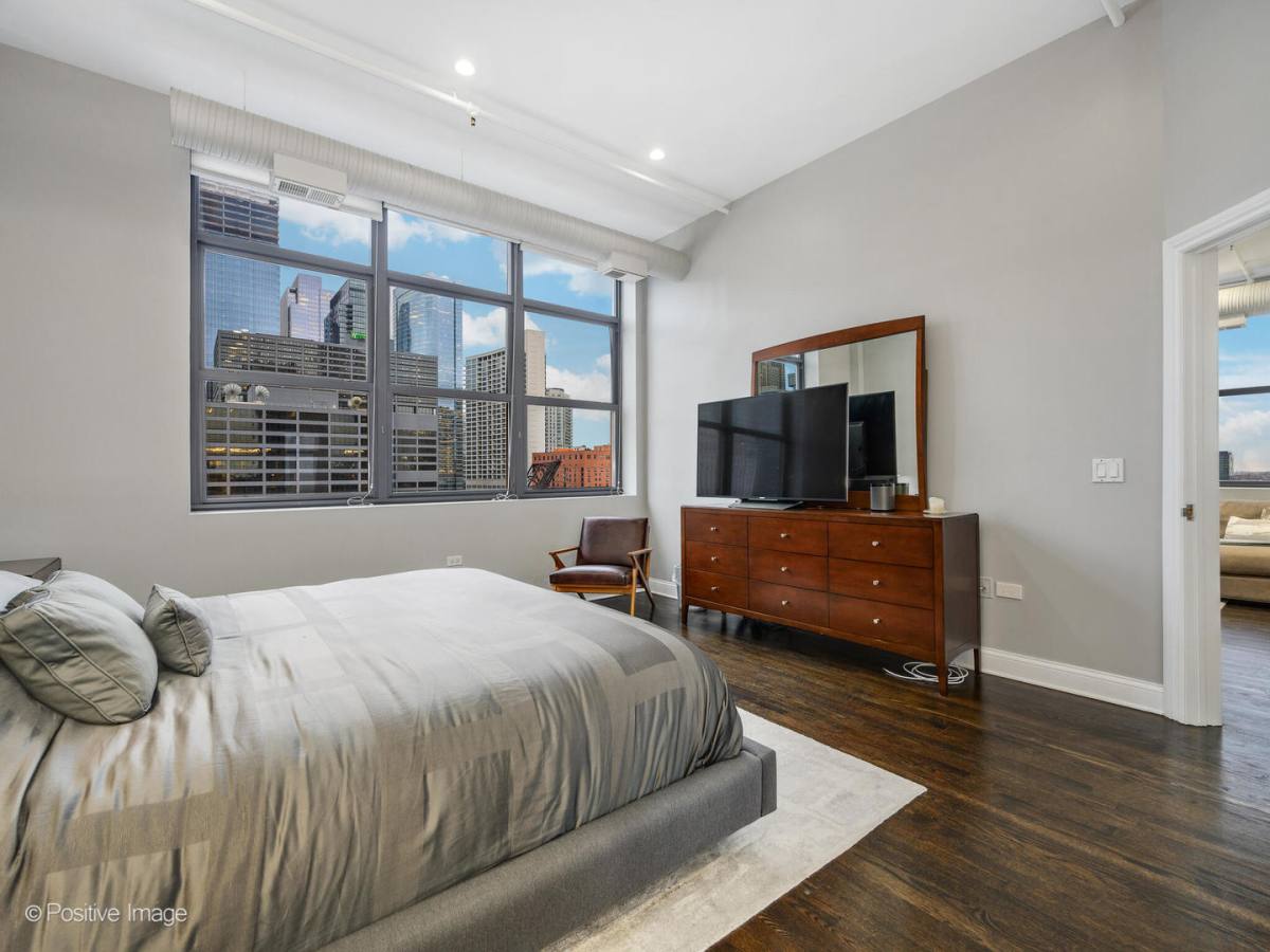 Apartment for rent at 360 10 W Illinois St 10F #10F, Chicago, IL 60654