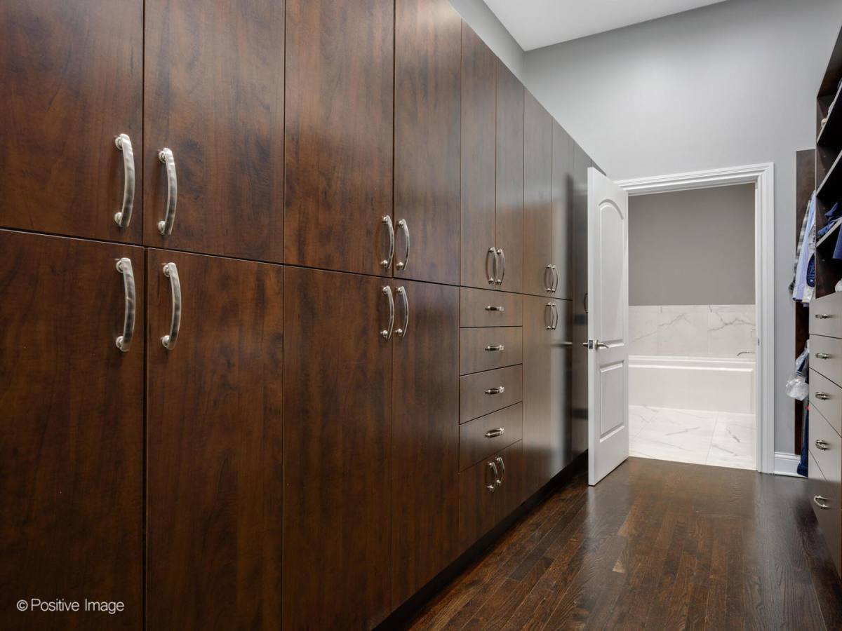 Apartment for rent at 360 10 W Illinois St 10F #10F, Chicago, IL 60654