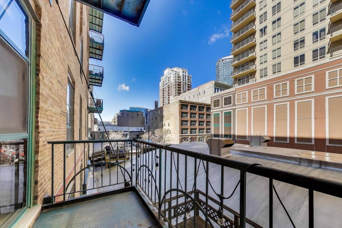 Apartment for rent at 1133 S Wabash Ave #303, Chicago, IL 60605
