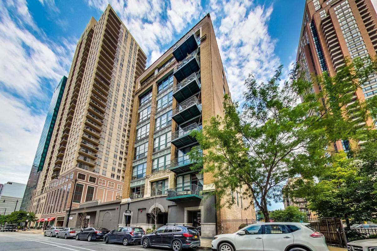 Apartment for rent at 1133 S Wabash Ave #303, Chicago, IL 60605
