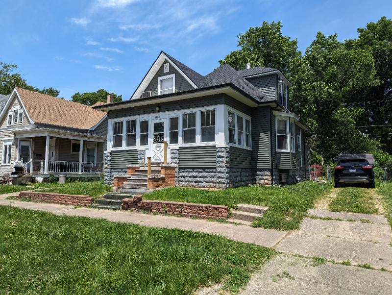House for rent at 1723 W Fredonia Ave, Peoria, IL 61606