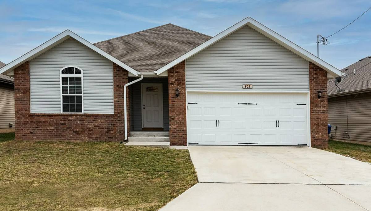 House for rent at 852 S Waco Ave, Springfield, MO 65802