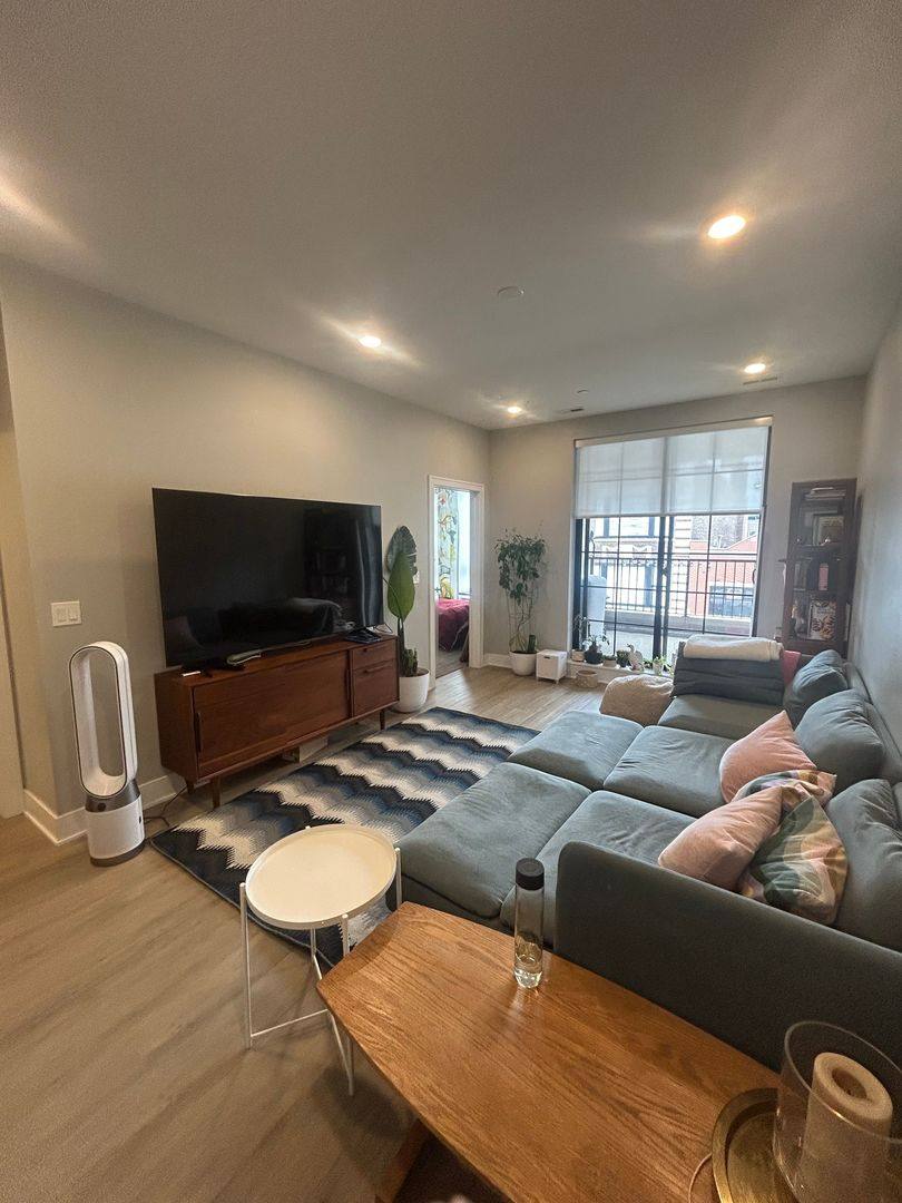 Apartment for rent at 3118 N Greenview Ave #301, Chicago, IL 60657