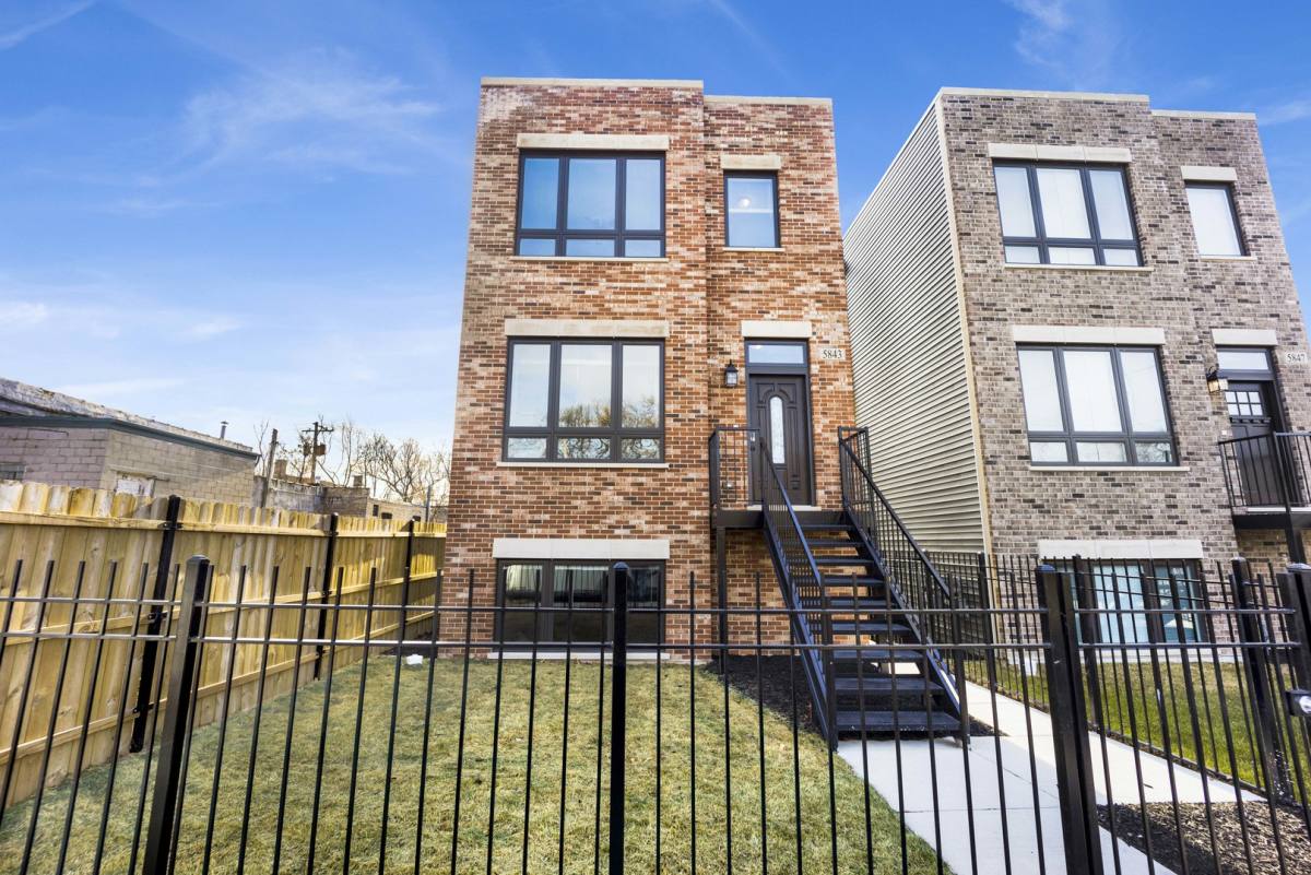 Apartment for rent at 5843 W Corcoran Place #2, Chicago, IL 60644