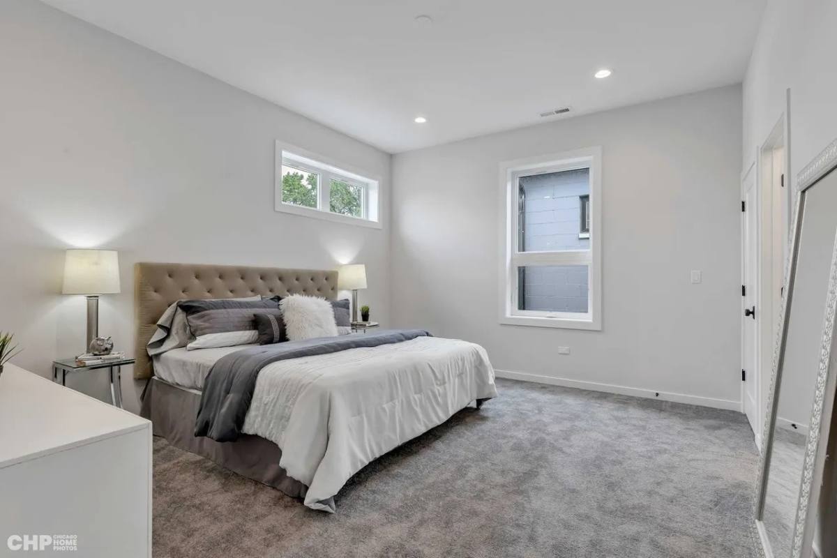 Apartment for rent at 5434 S Michigan Ave #2, Chicago, IL 60615