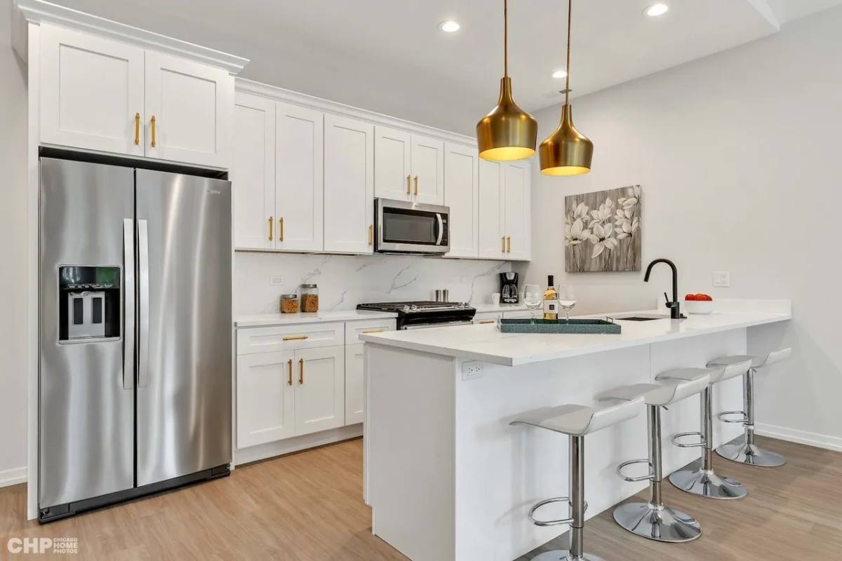 Apartment for rent at 5434 S Michigan Ave #2, Chicago, IL 60615