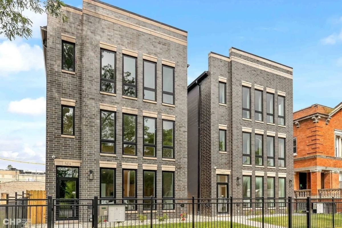 Apartment for rent at 5434 S Michigan Ave #2, Chicago, IL 60615